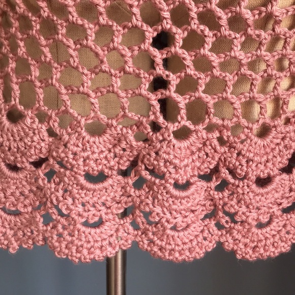 Dusty rose crocheted spaghetti straps scalloped edges pull over top size L boho - Picture 4 of 12